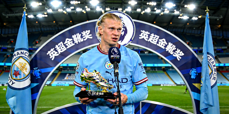 哈兰德荣获英超金靴奖后接受采访的新闻图片